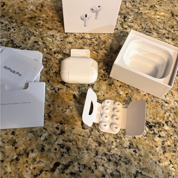 AirPod Pro 3rd Generation - Picture 7 of 10
